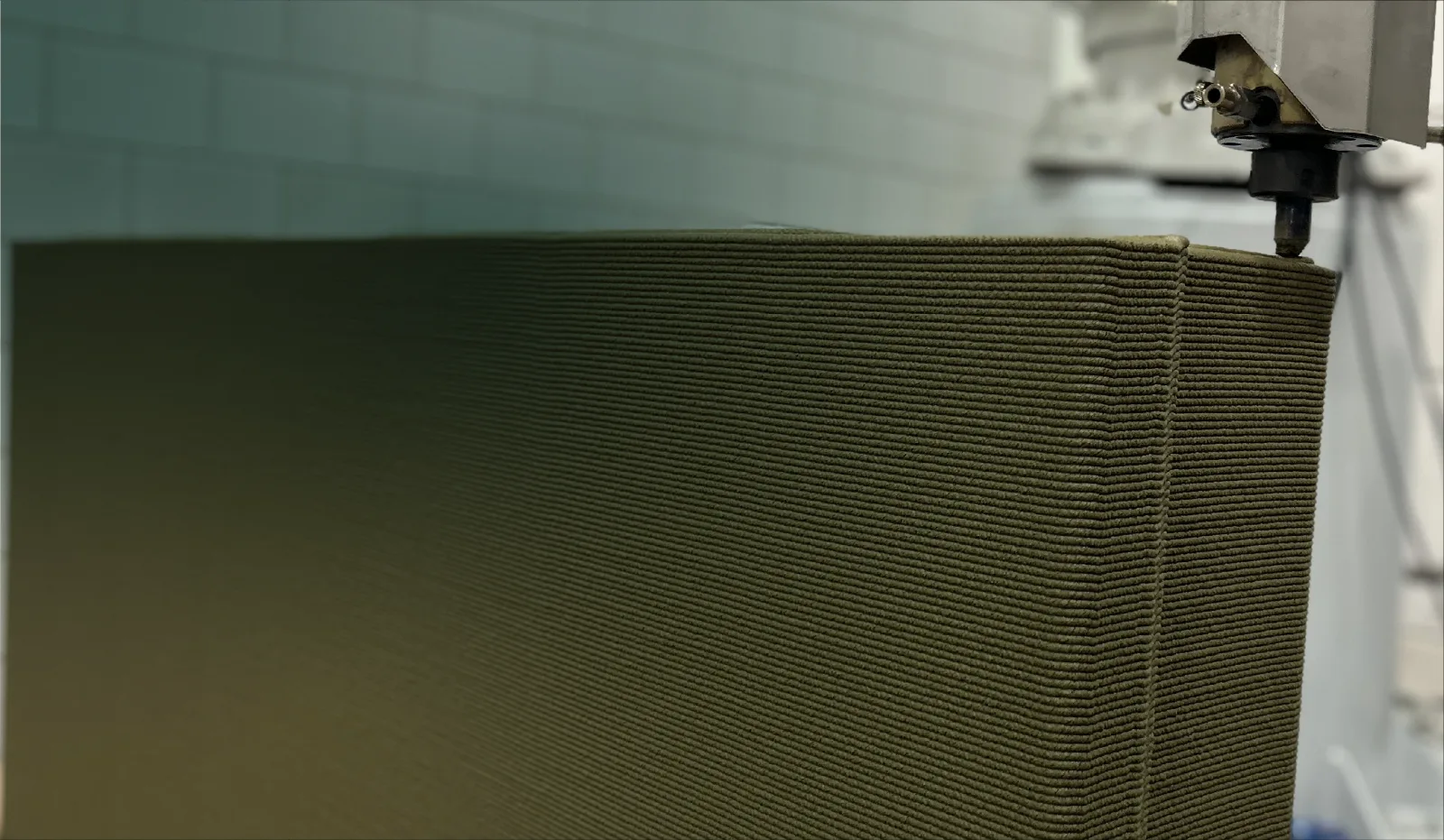3D-printrobot bouwt een Silco7-wand in de productielocatie